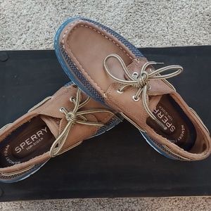 New Mens Sperry Top -Sider memory foam boat shoe. Size 8..in excellent shape.